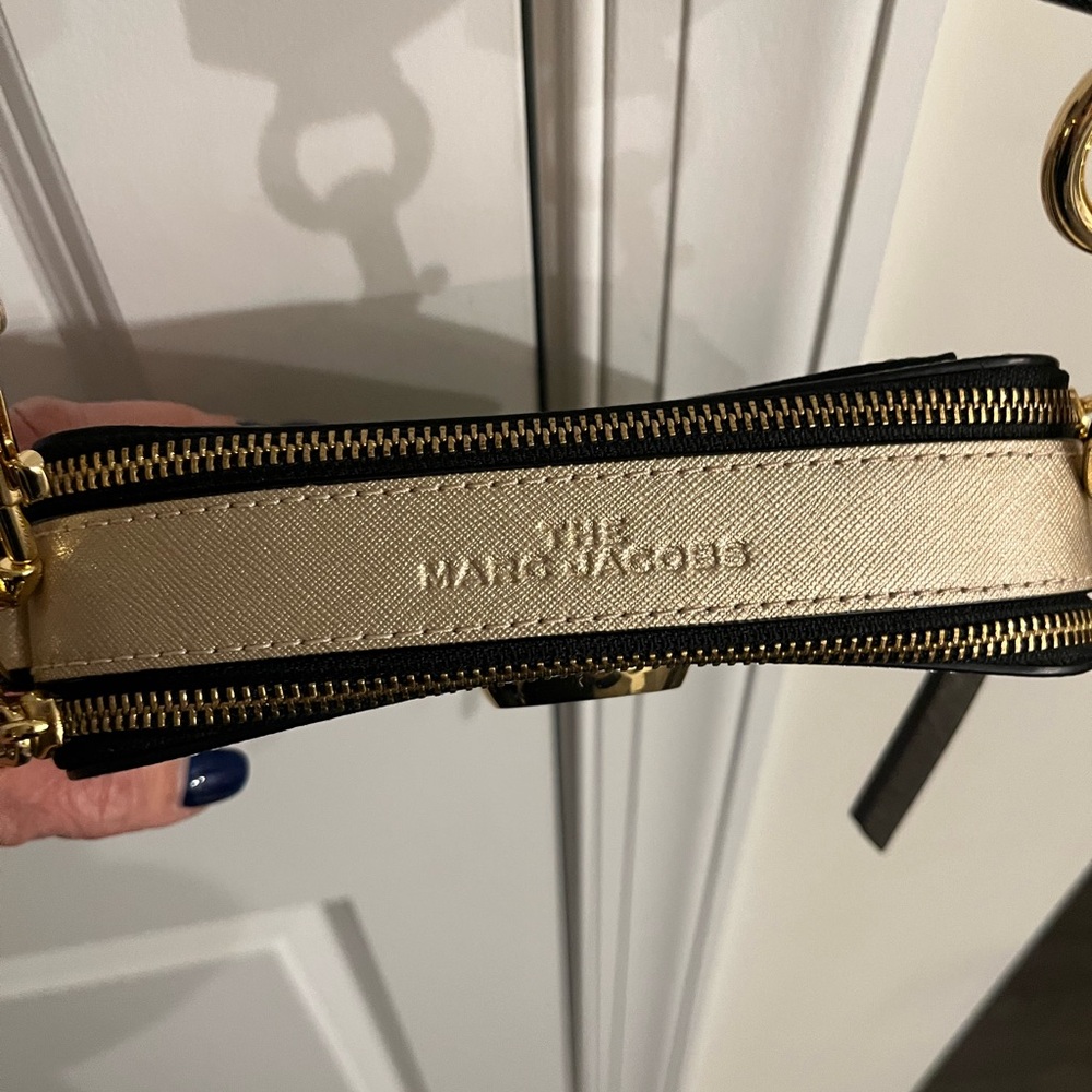 Marc Jacobs Silver/ Gold Metallic Snapshot Crossbody Camera Bag NWOT - Picture 9 of 16
